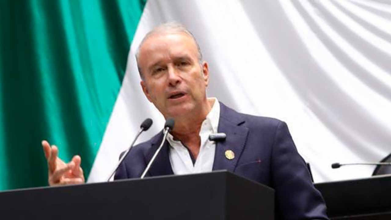 Mario Calzada renuncia al PRI